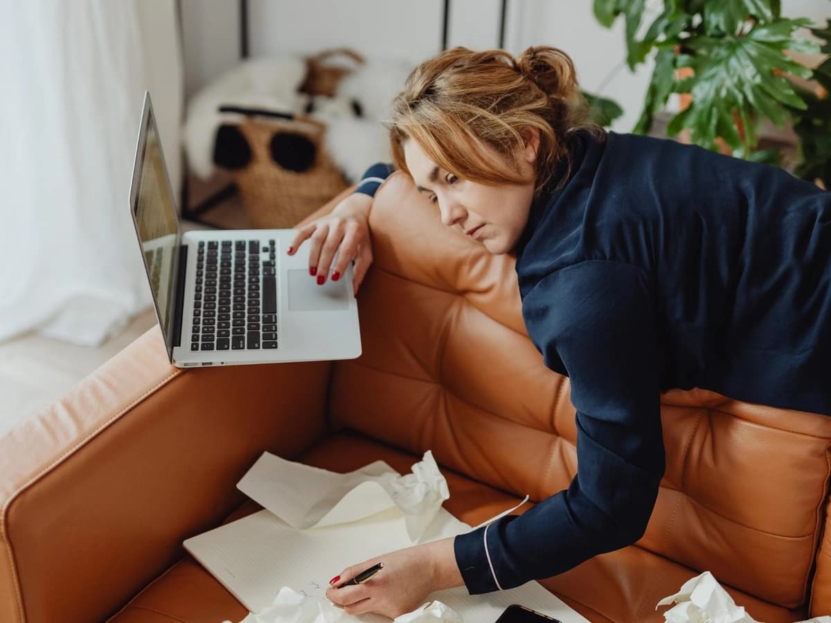 How to Distinguish Temporary Burnout From Clinical Depression Key Signs Explained