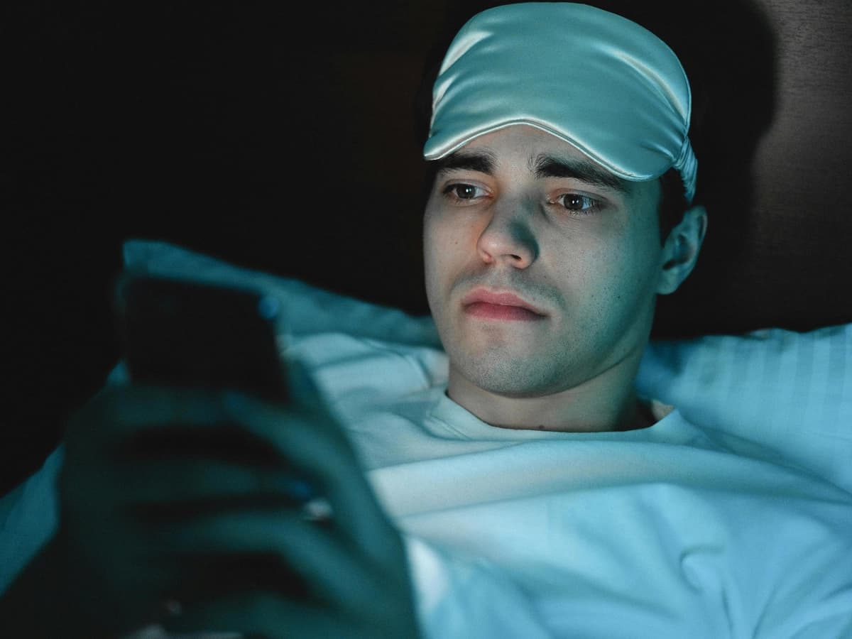 Screen Time, Blue Light, and Dopamine at Night: What You Need to Know